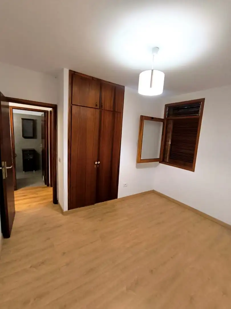 Habitación de Piso en venta en Santa Cruz de Tenerife con Horno, Lavadora y Balcón