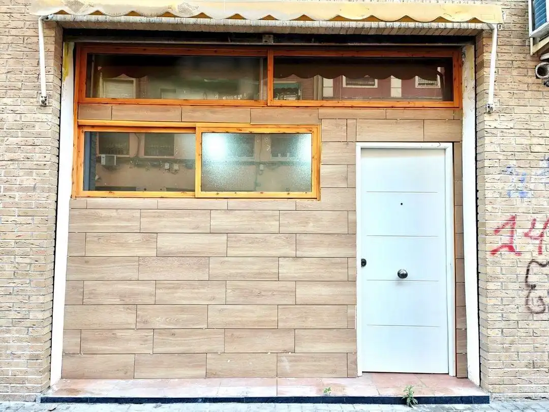 Exterior view of Ground floor for sale in Valencia  with Air Conditioner and Furnished