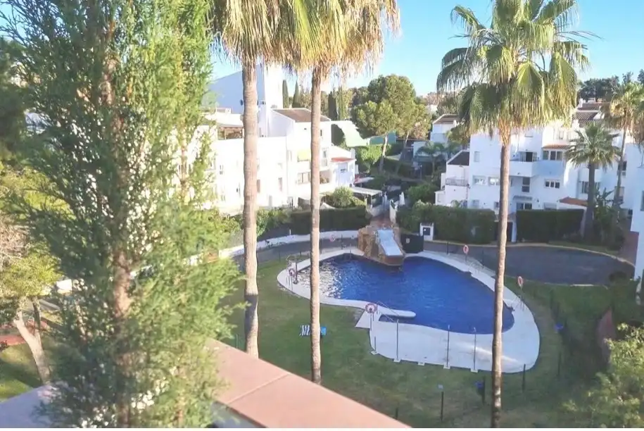 Vista exterior de Piso en venta en Marbella con Aire acondicionado, Trastero y Amueblado