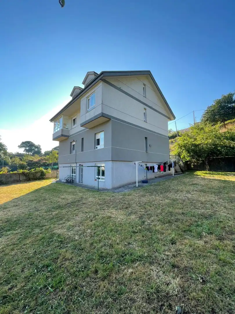 Vista exterior de Casa o chalet en venta en Culleredo con Calefacción, Jardín privado y Amueblado