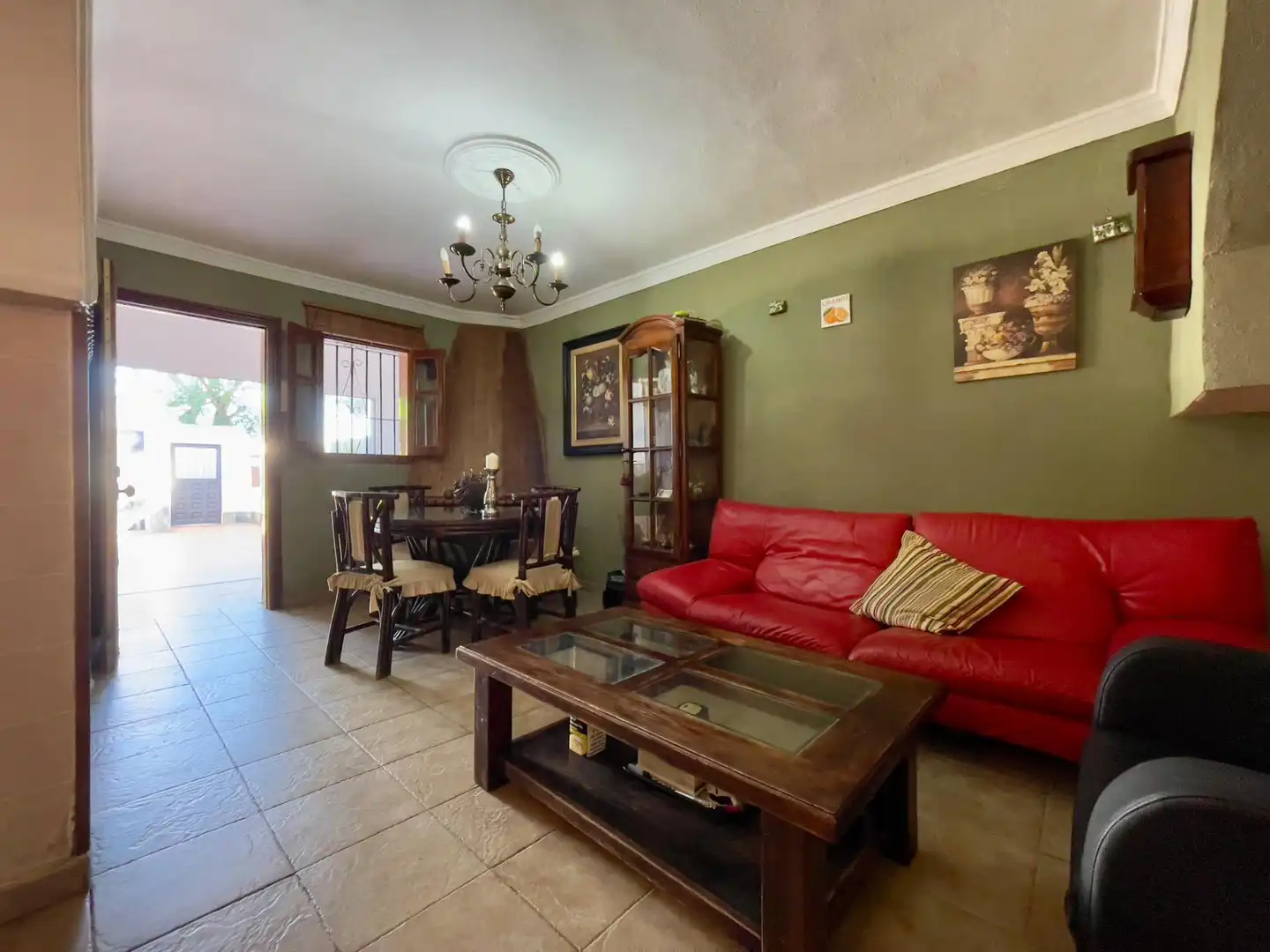 Sala d'estar de Casa adosada en venda en Chiclana de la Frontera amb Aire condicionat, Jardí privat i Terrassa