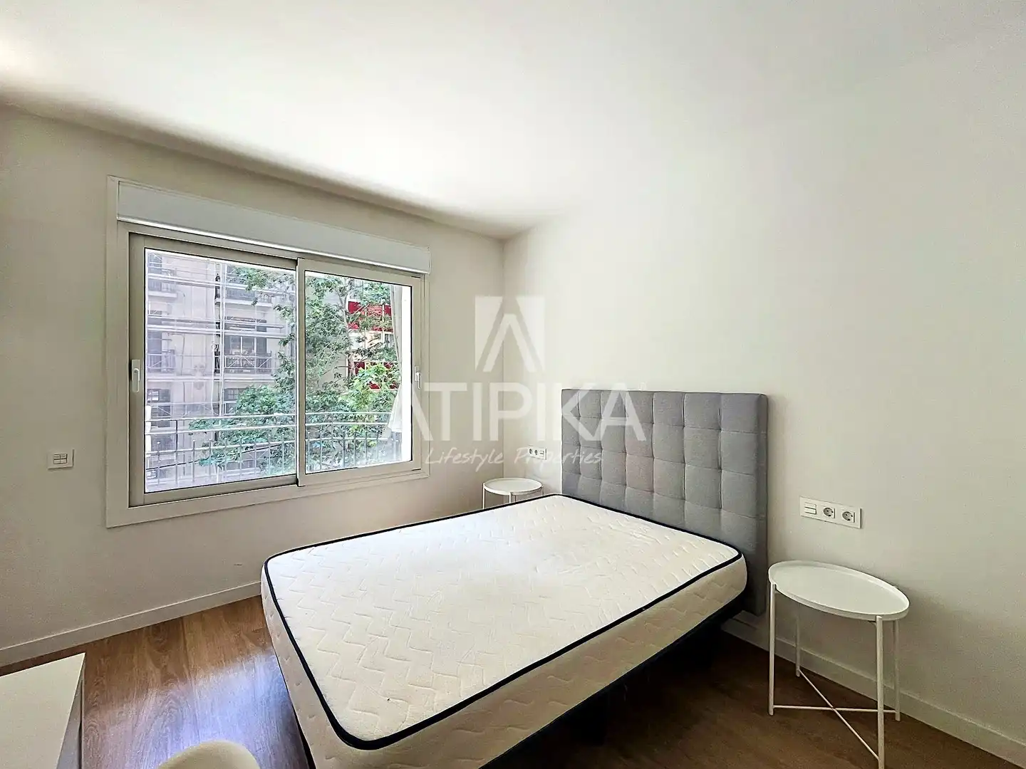 Schlafzimmer von Wohnung zum Verkauf in Barcelona mit Klimaanlage, Parkett und Terrasse
