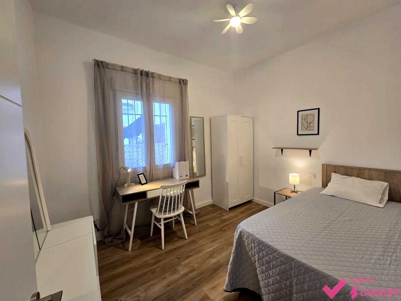 Bedroom of Planta baja for share in  Sevilla Capital  with Furnished