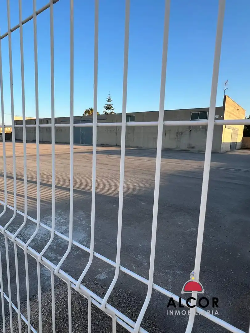 Vista exterior de Nave industrial en venta en Benicarló
