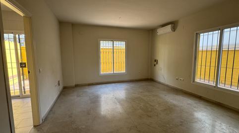 Foto 2 de Casa adosada en venda a Gelves, Sevilla