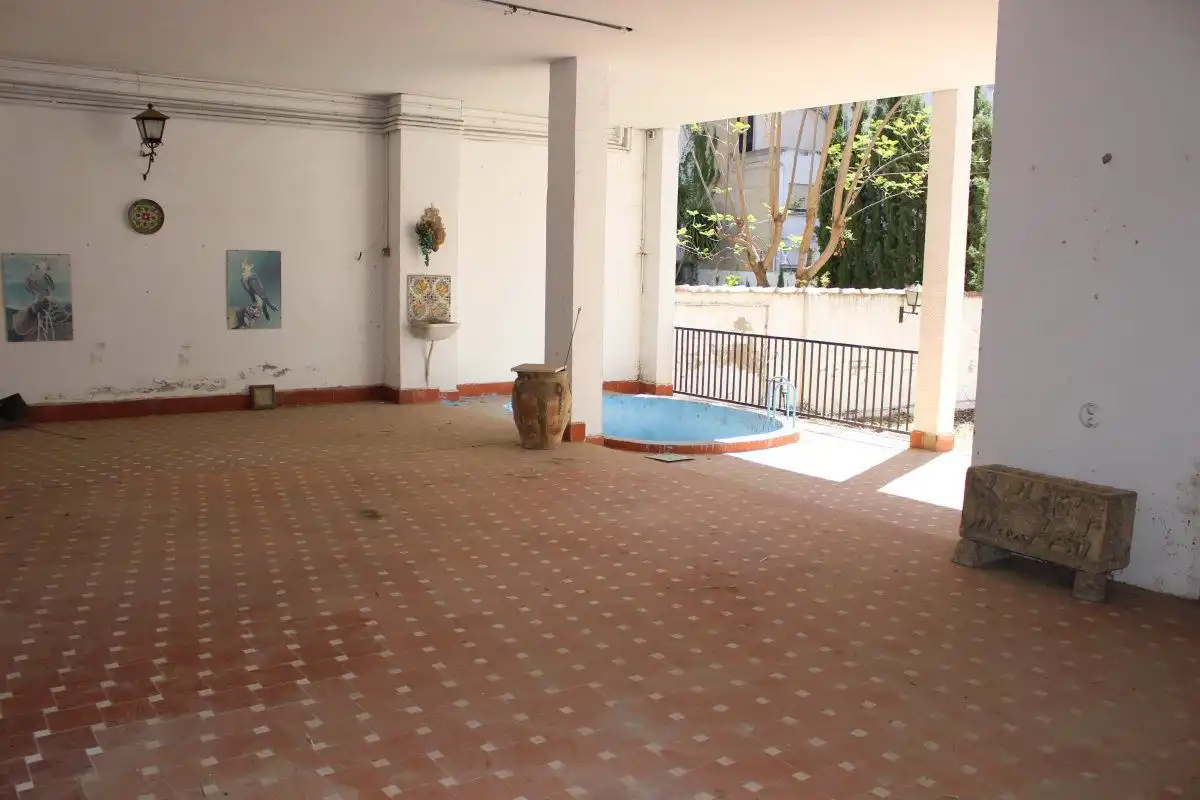 Schwimmbecken von Garage zum Verkauf in Segorbe