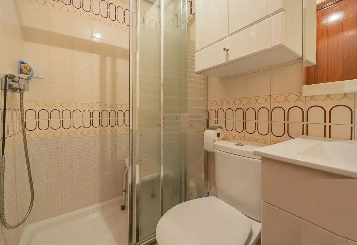 Bathroom of Flat for sale in Bilbao   with Heating and Balcony
