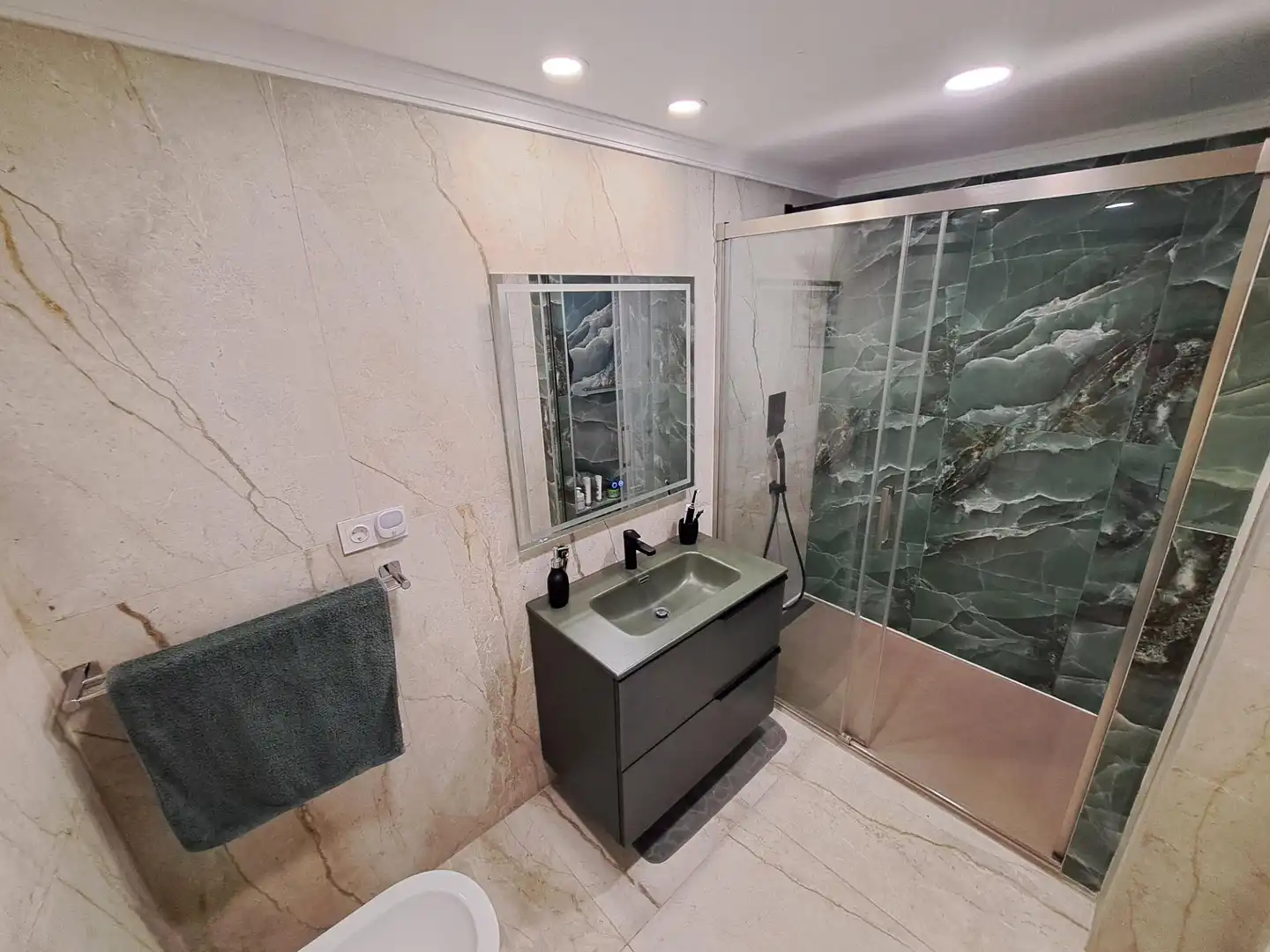 Baño de Piso en venta en Alzira con Aire acondicionado y Terraza