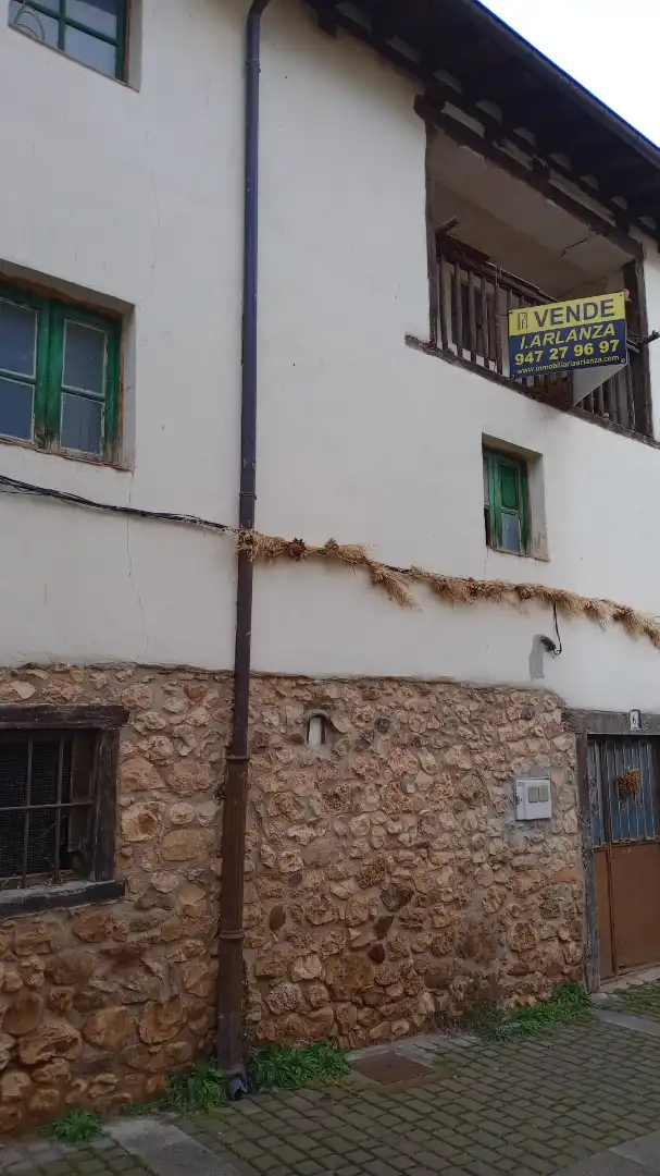 Vista exterior de Casa adosada en venta en Covarrubias