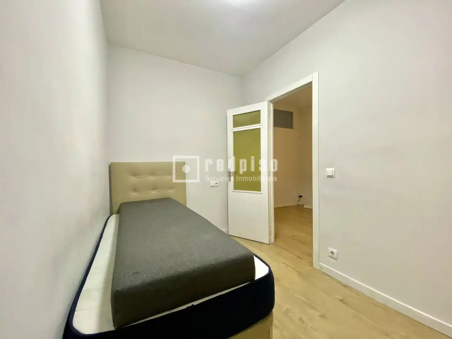 Bedroom of Flat for sale in Barcelona