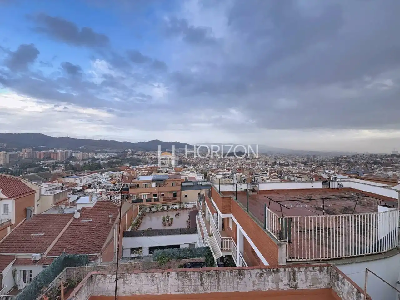 Vista exterior de Piso en venta en Barcelona con Terraza y Trastero