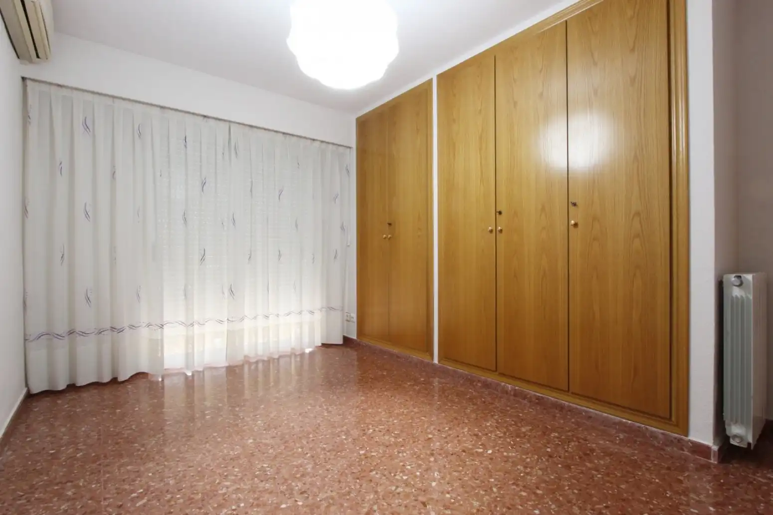 Dormitori de Pis de lloguer en Alaquàs amb Calefacció