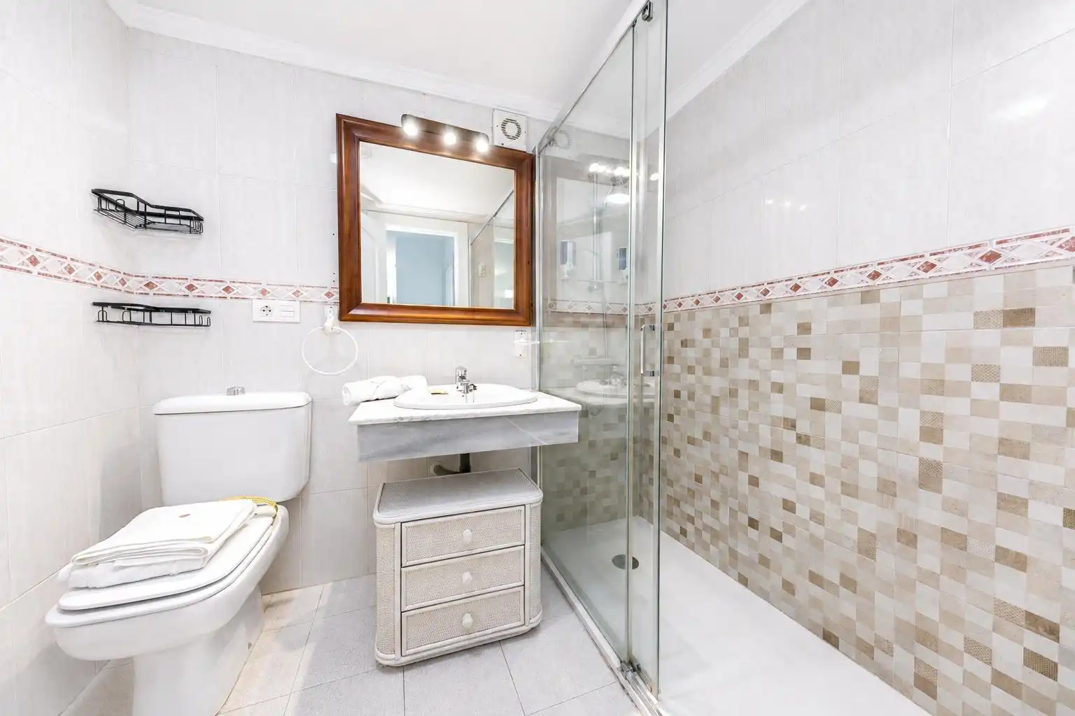 Baño de Apartamento en venta en Fuengirola con Aire acondicionado, Terraza y Balcón