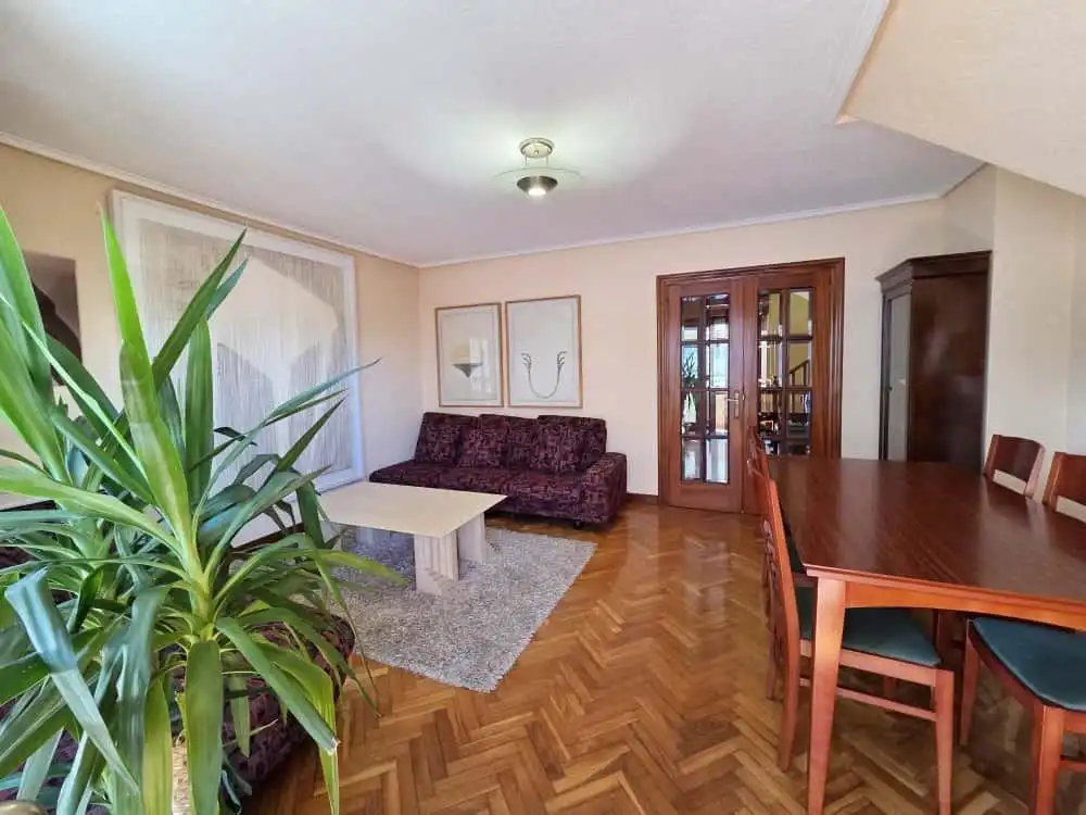 Sala d'estar de Dúplex en venda en Santander amb Calefacció, Jardí privat i Terrassa