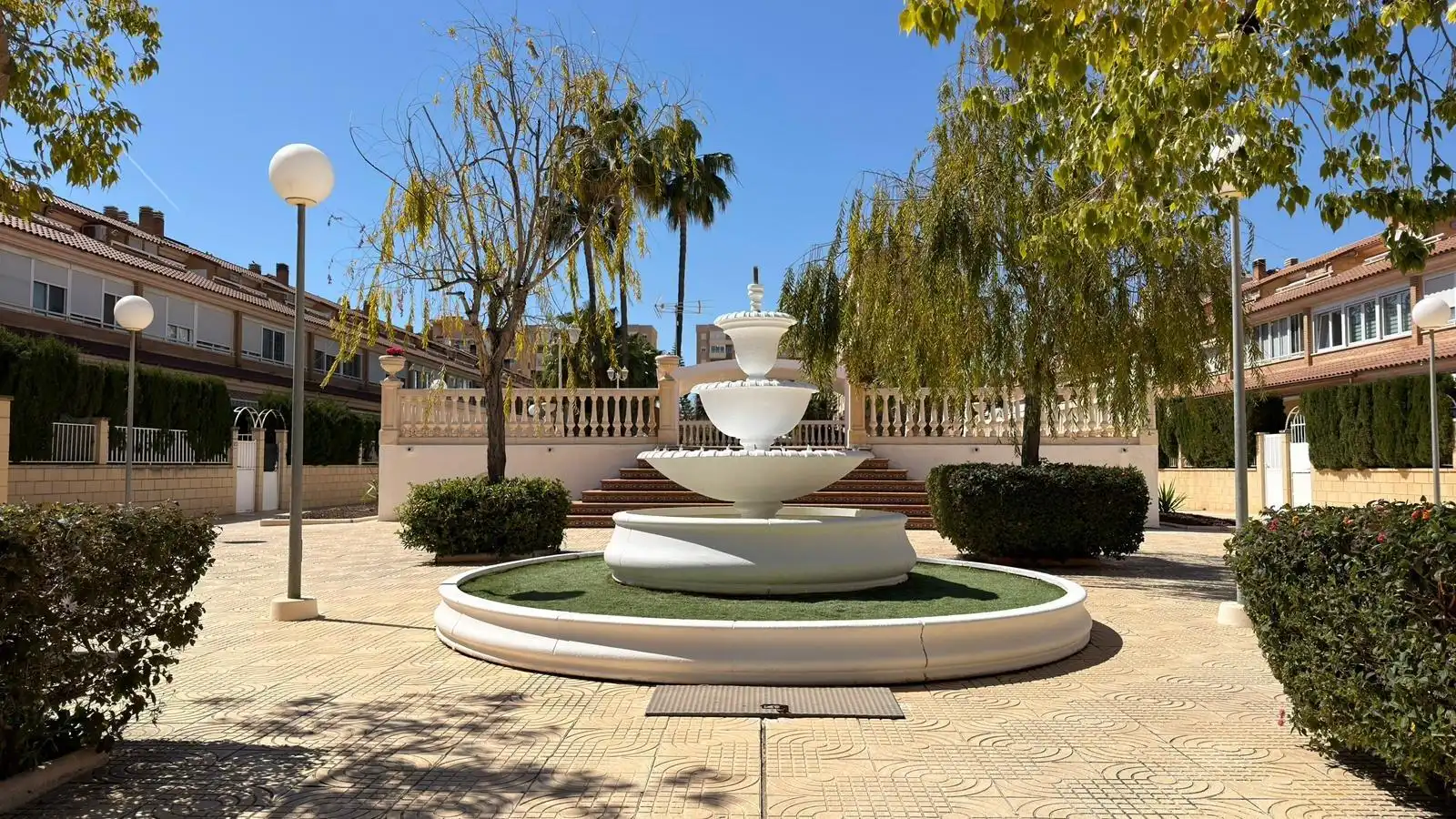 Vista exterior de Casa o chalet en venta en Alicante / Alacant con Aire acondicionado, Calefacción y Jardín privado