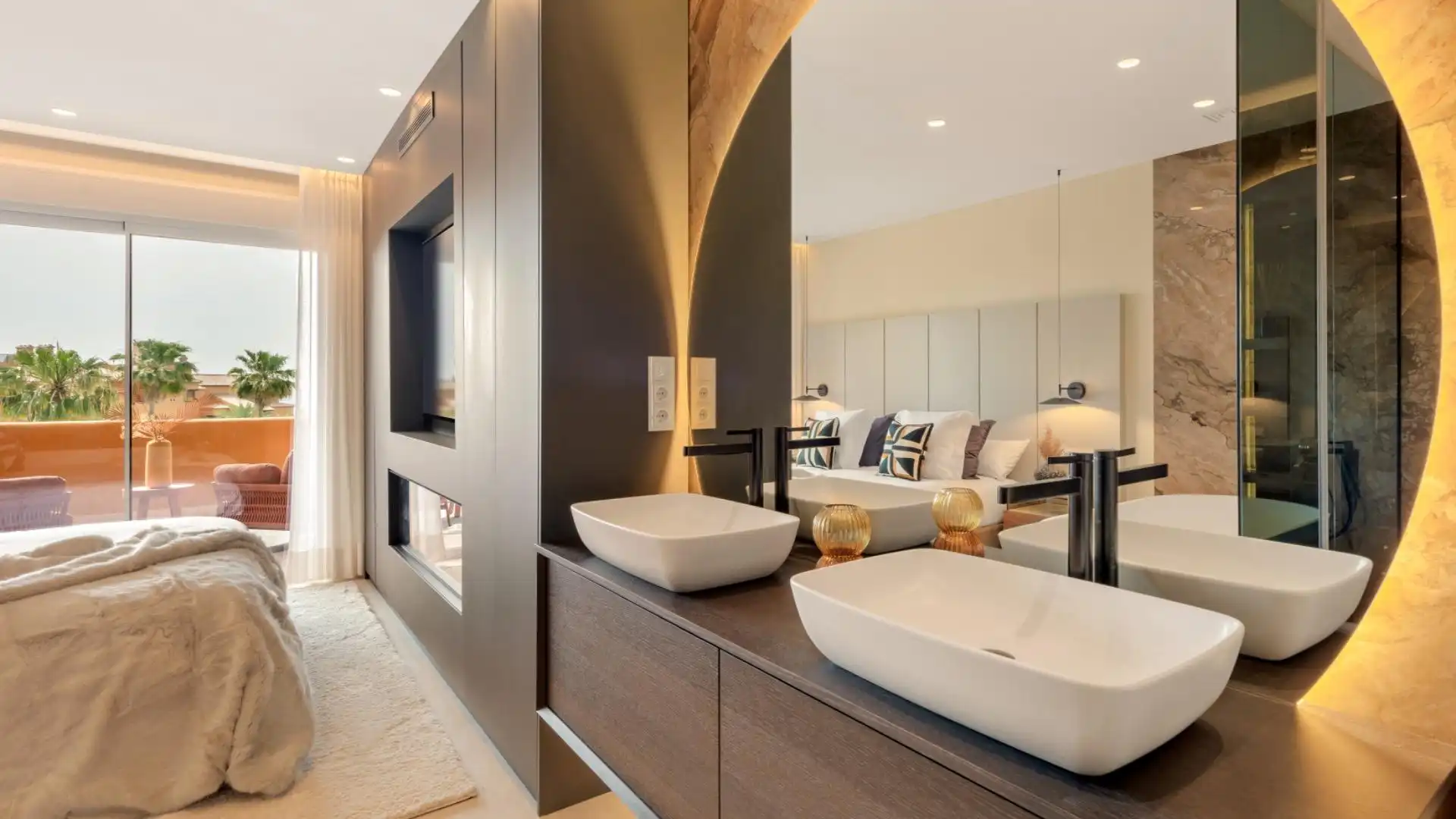 Badezimmer von Wohnungen zum Verkauf in Estepona mit Klimaanlage, Heizung und Privatgarten