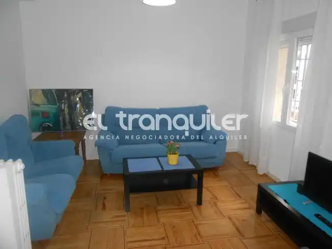 Living room of Flat for rent in Madrid  with Parquet flooring, Terrace and Furnished
