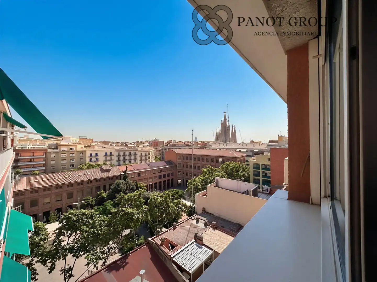 Ático con ascensor en venta en Carrer de Nàpols