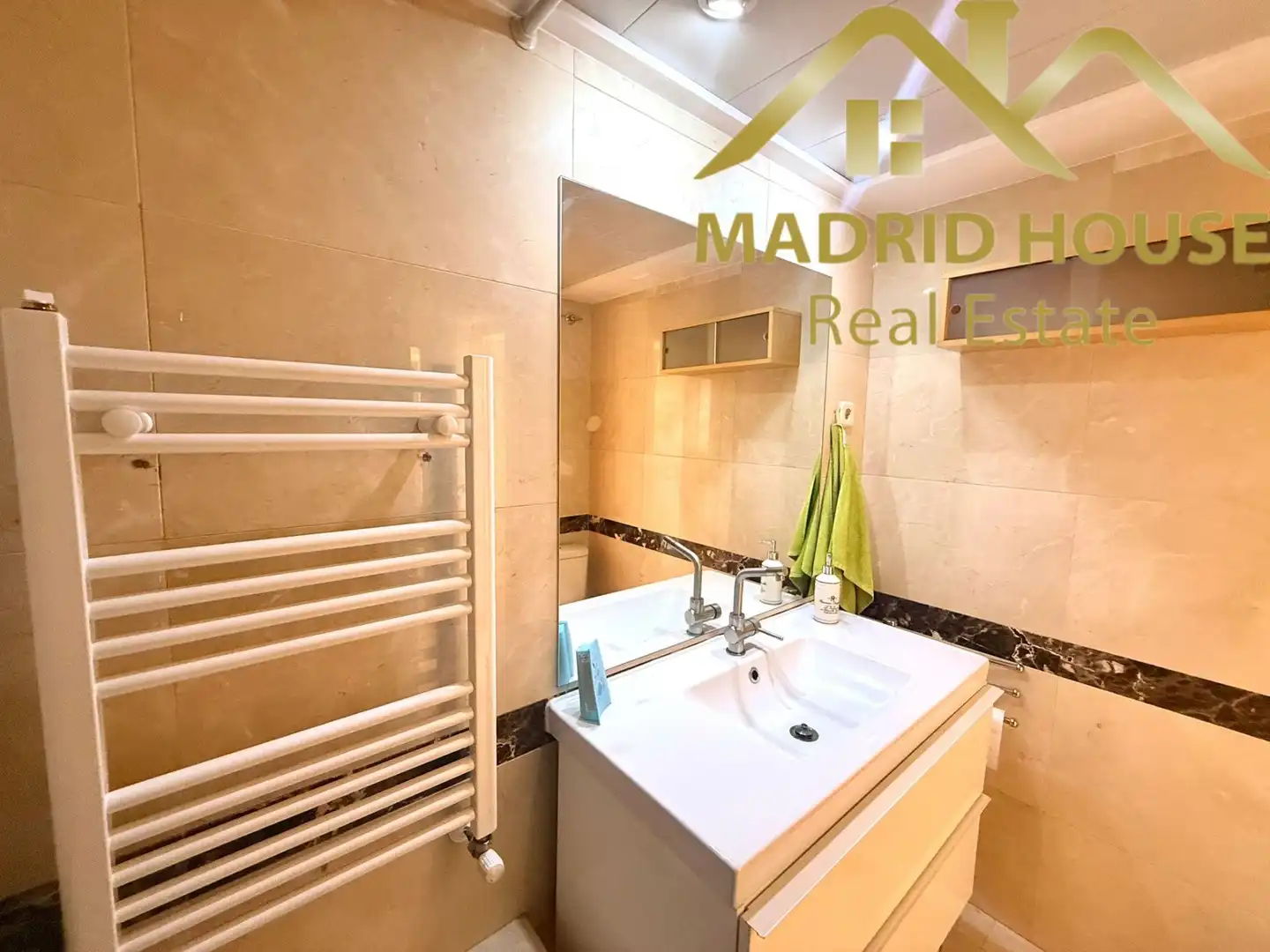 Vista exterior de Àtic en venda en Madrid amb Aire condicionat, Calefacció i Terrassa
