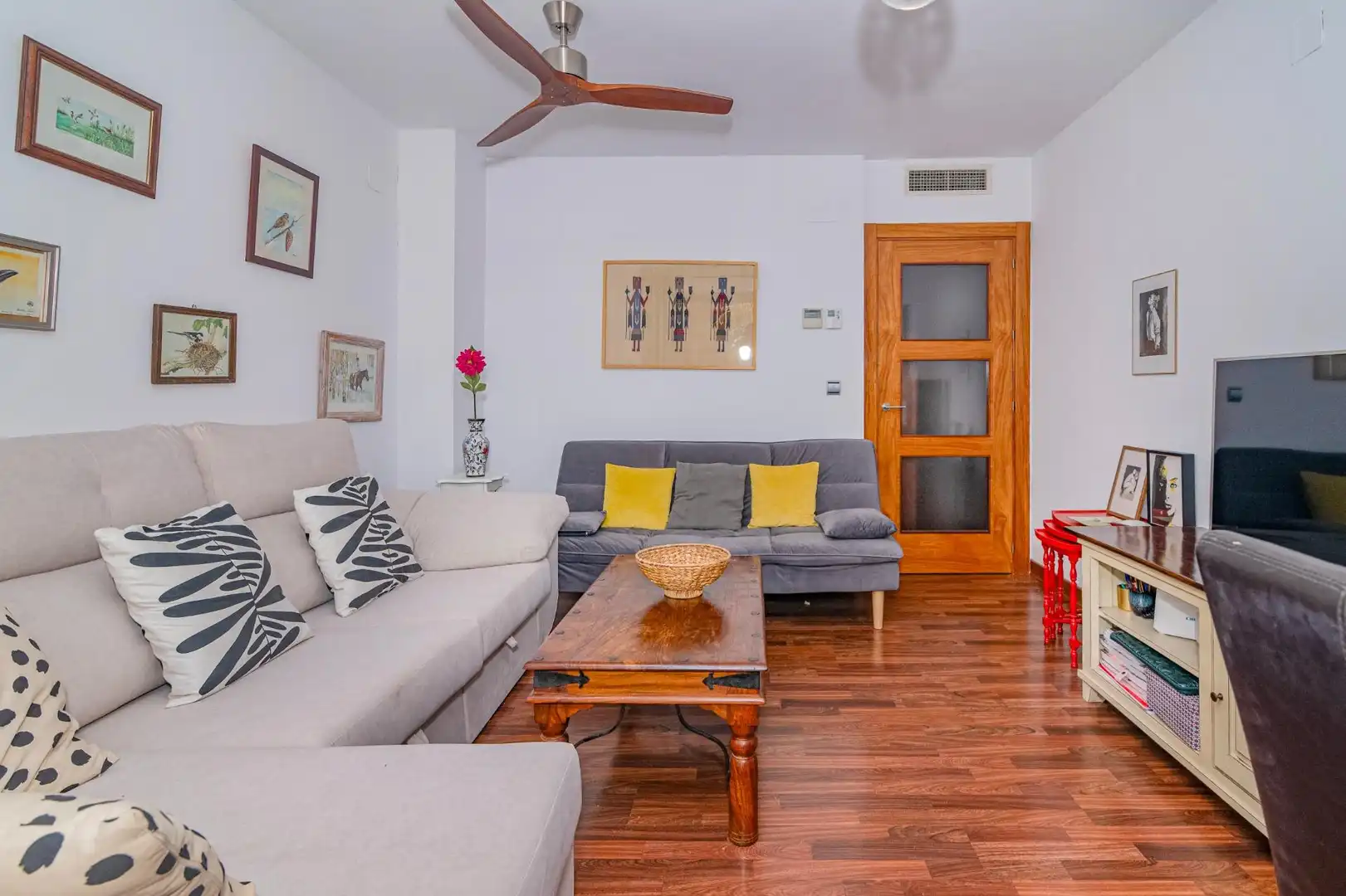 Sala d'estar de Pis en venda en Granada amb Aire condicionat, Calefacció i Terrassa