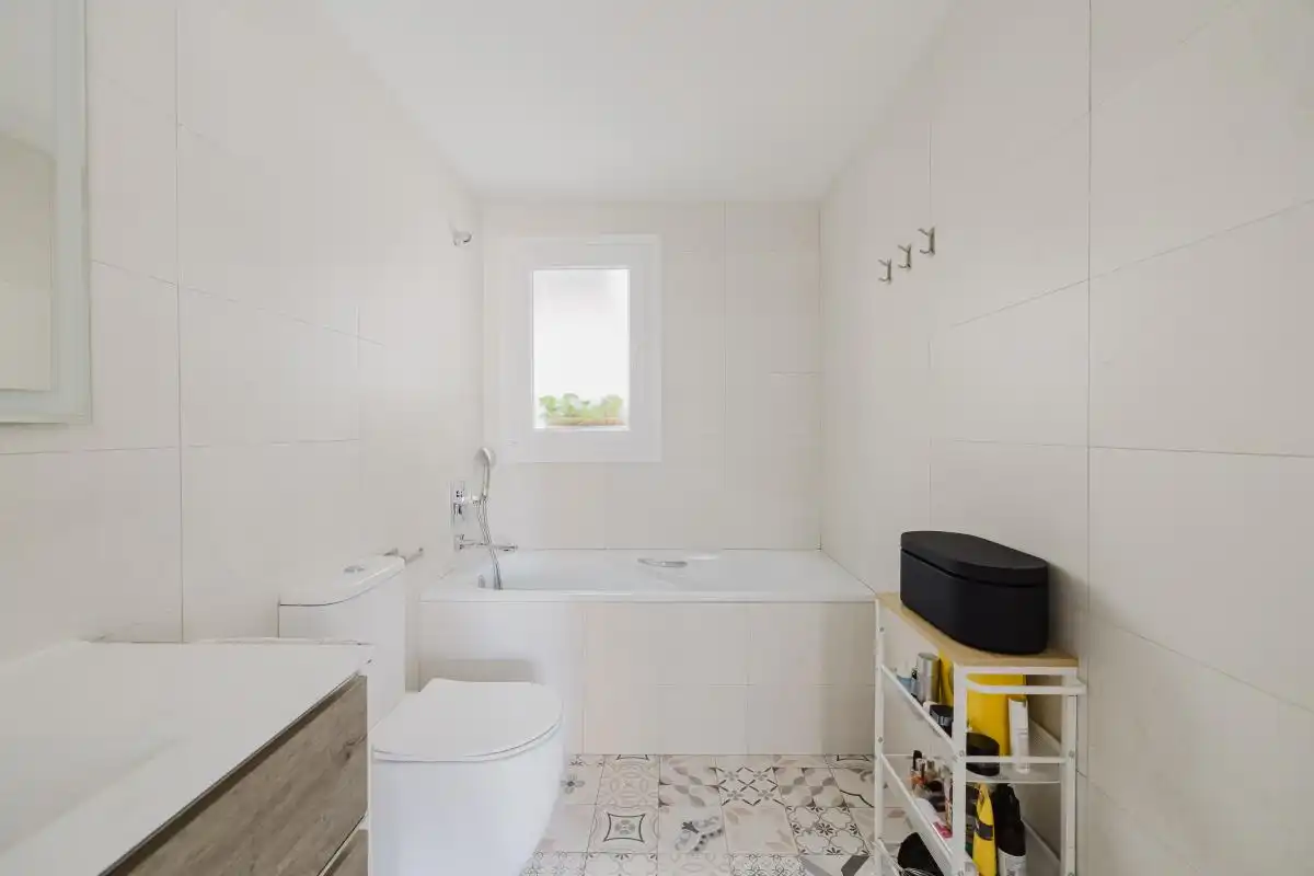 Bathroom of Flat for sale in Málaga  with Air Conditioner, Heating and Terrace