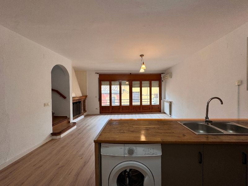 Living room of Single-family semi-detached for sale in La Bisbal d'Empordà  with Air Conditioner, Heating and Private garden