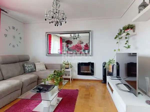Sala de estar de Piso en venta en Vigo  con Calefacción, Parquet y Trastero