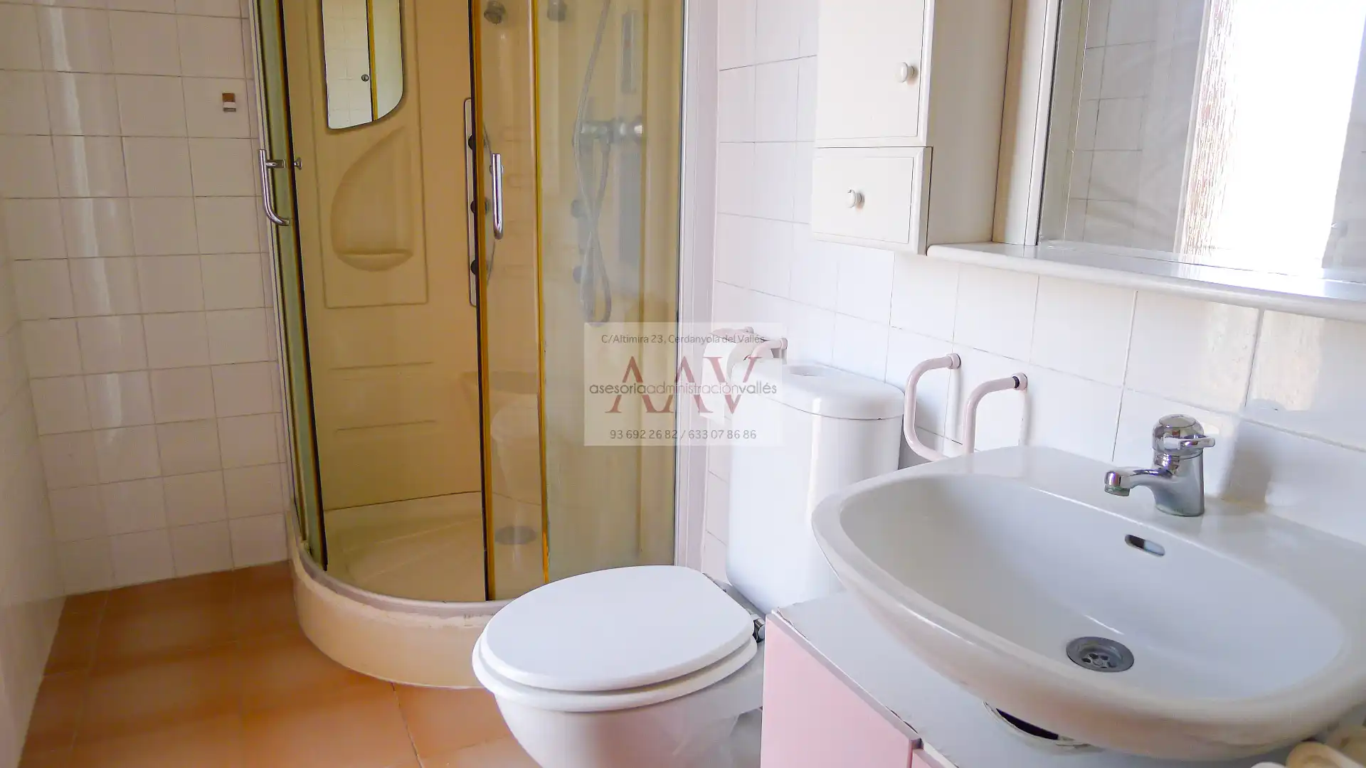 Badezimmer von Maisonette zum Verkauf in Matadepera mit Klimaanlage, Heizung und Privatgarten
