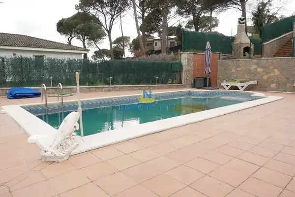 Schwimmbecken von Haus oder Chalet zum Verkauf in Maçanet de la Selva mit Heizung, Privatgarten und Schwimmbad