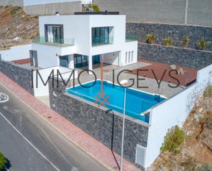 Vista exterior de Casa o xalet en venda en Adeje amb Aire condicionat, Terrassa i Piscina