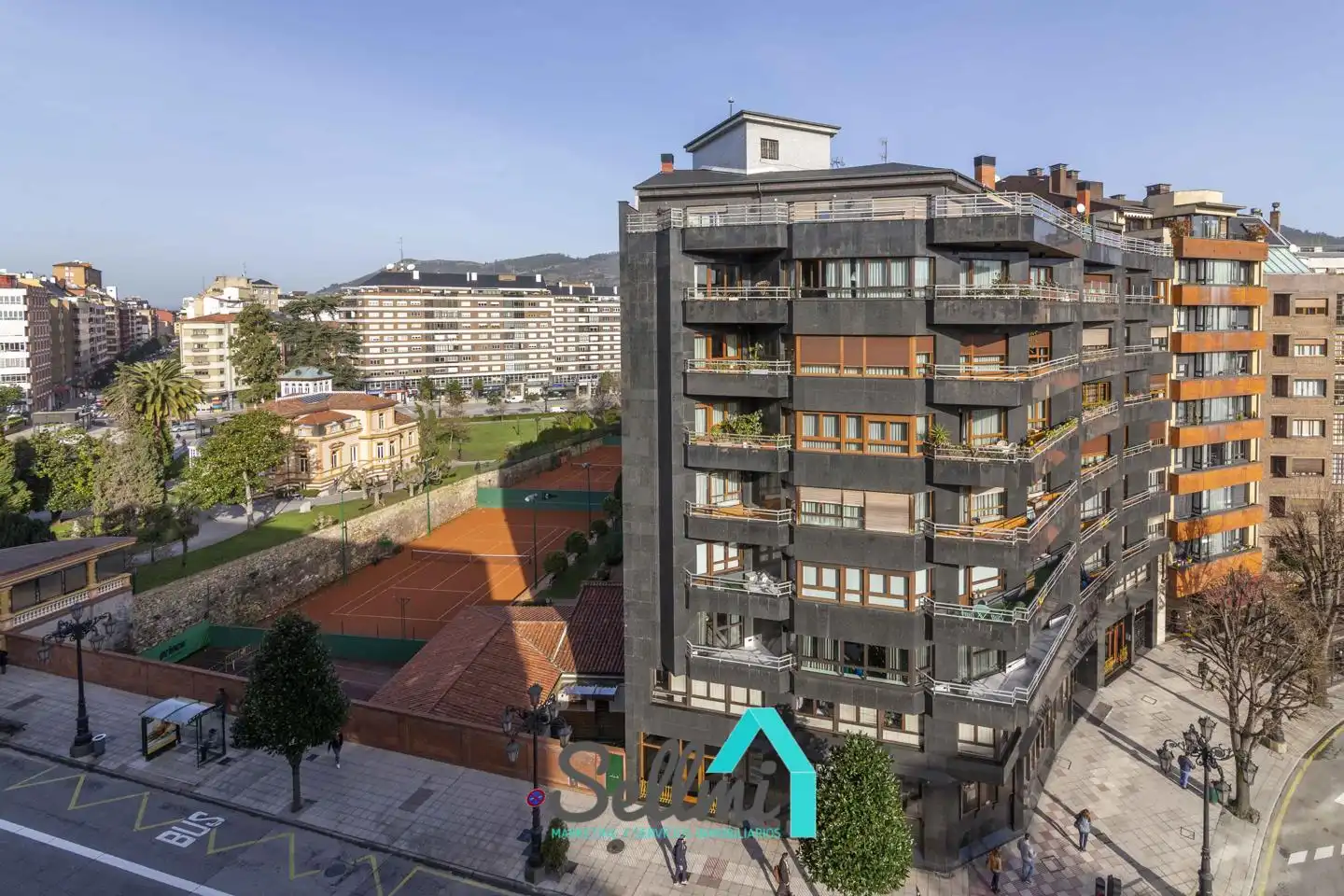 Vista exterior de Dúplex en venda en Oviedo  amb Calefacció i Parquet
