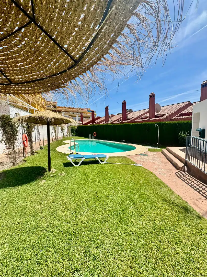 Swimming pool of Detached homes for sale in Fuengirola  with Air Conditioner, Private garden and Terrace