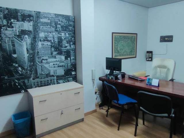 Local comercial en Alquiler en Calle Calzada, 2 en Centro