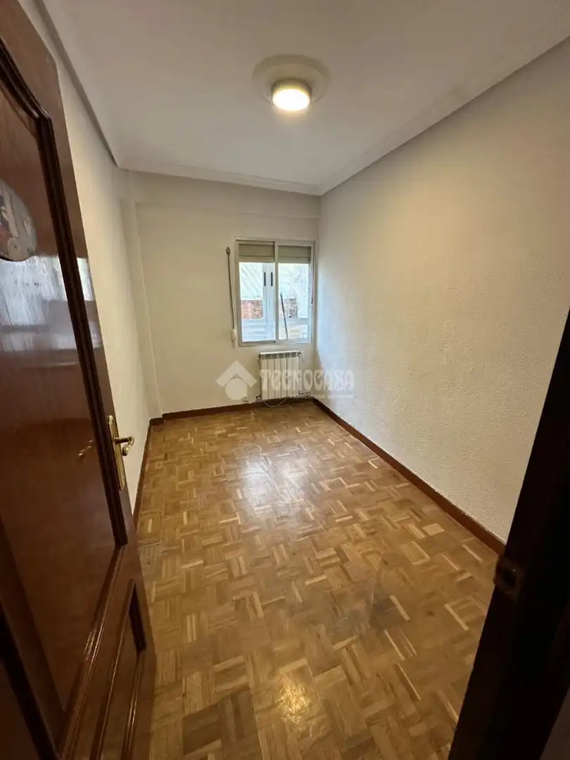 Bedroom of Flat for sale in Madrid  with Heating, Parquet flooring and Terrace
