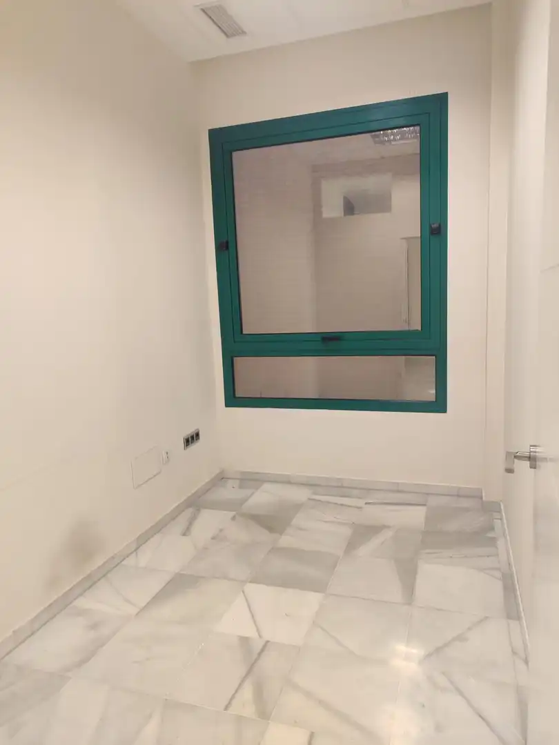Habitación de Oficina de alquiler en Sevilla con Aire acondicionado