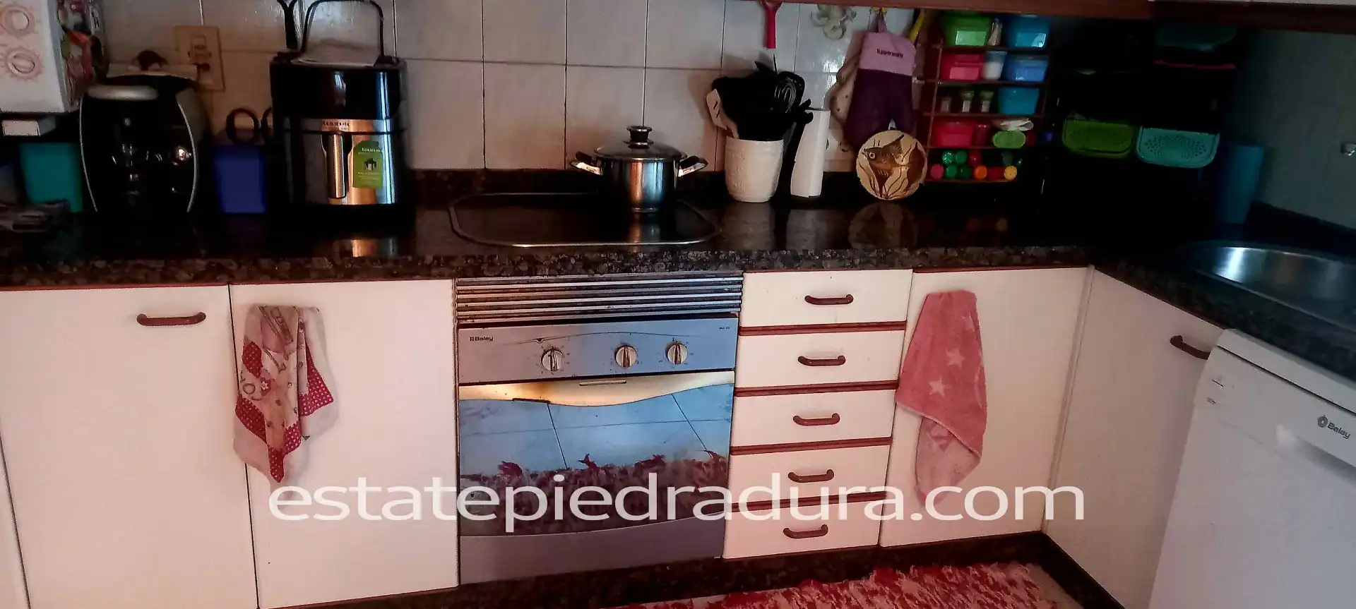 Cuina de Casa o xalet en venda en Pontevedra Capital  amb Calefacció, Jardí privat i Parquet