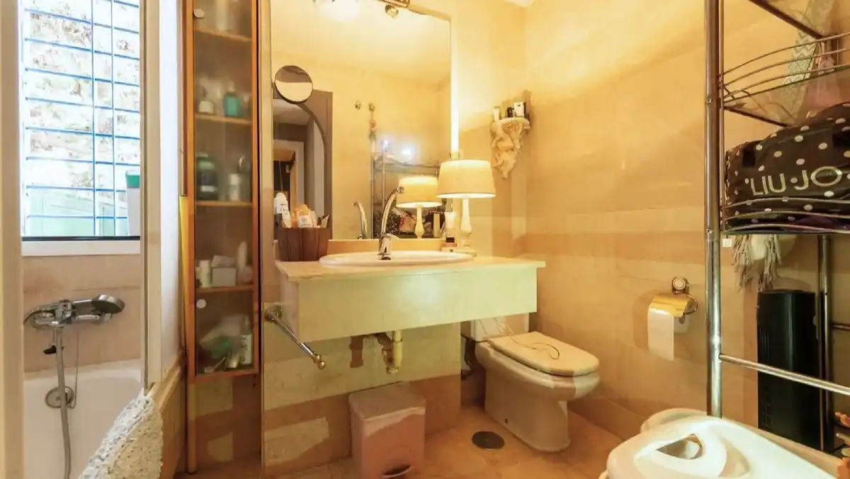 Bathroom of Flat for sale in San Pedro  with Air Conditioner, Private garden and Storage room