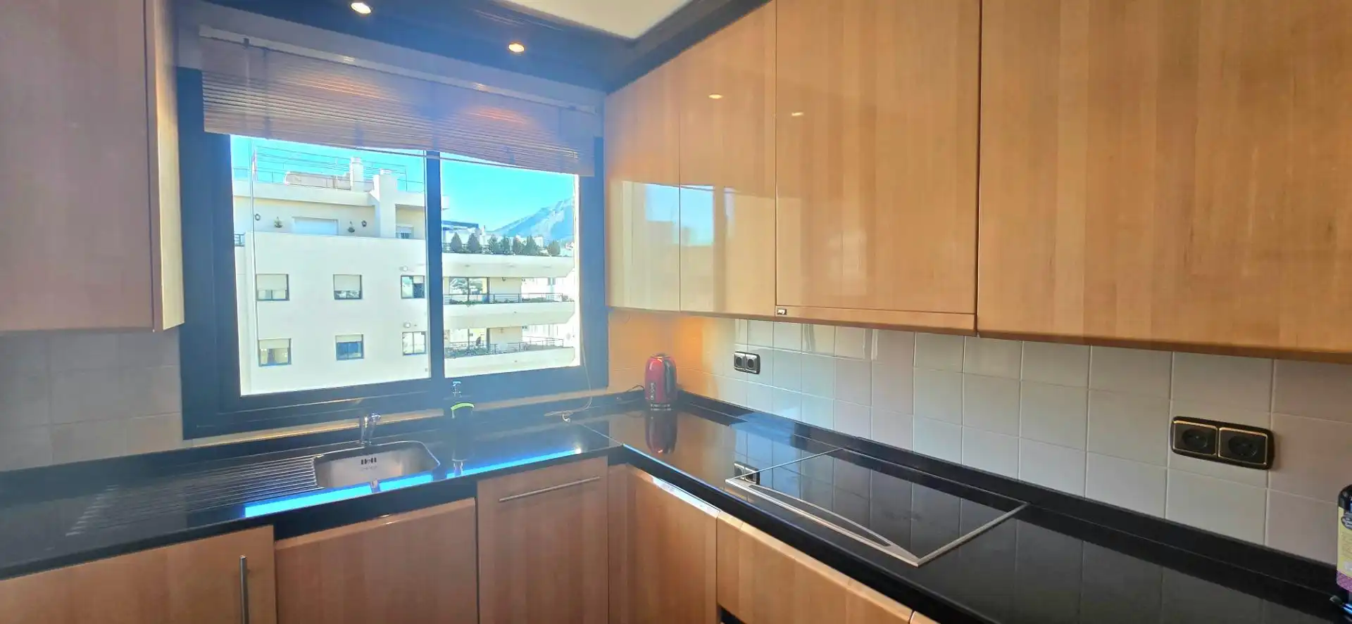 Cuina de Pis de lloguer en Marbella amb Aire condicionat, Moblat i Jacuzzi