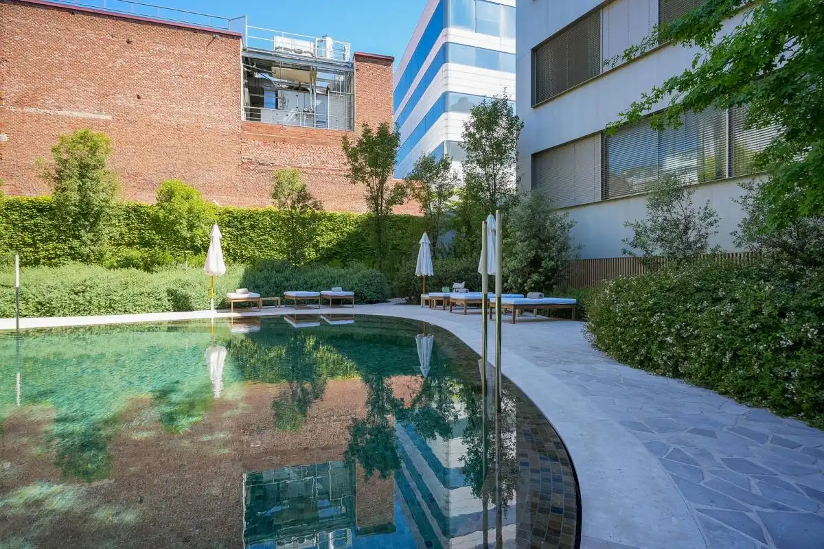 Piscina de Piso en venta en Madrid con Aire acondicionado, Calefacción y Jardín privado