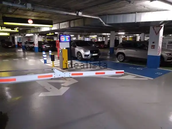 Einzelparkplatz mit Aufzug zur Miete in Plaza de San Lázaro 7, imagen 3
