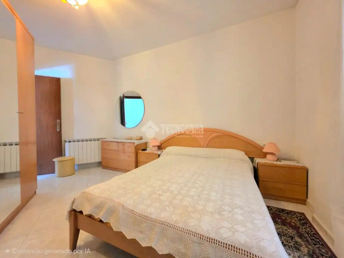 Schlafzimmer von Wohnung zum Verkauf in Santa Coloma de Gramenet mit Möbliert und Balkon