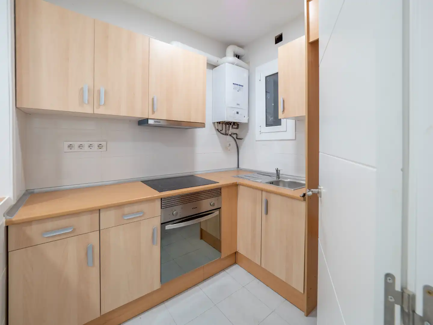 Cuina de Pis en venda en Barcelona amb Calefacció, Parquet i Forn