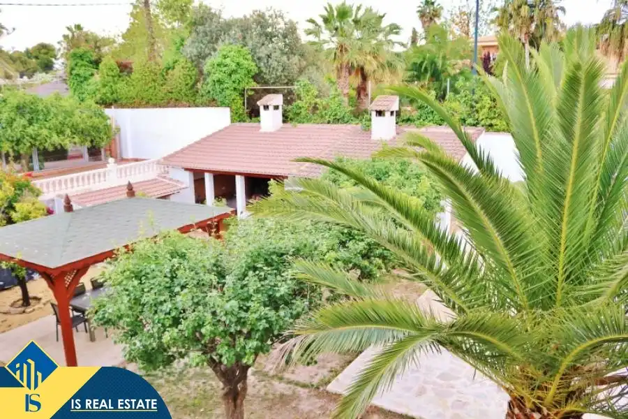 Vista exterior de Casa o xalet en venda en Alicante / Alacant amb Terrassa, Moblat i Piscina comunitària