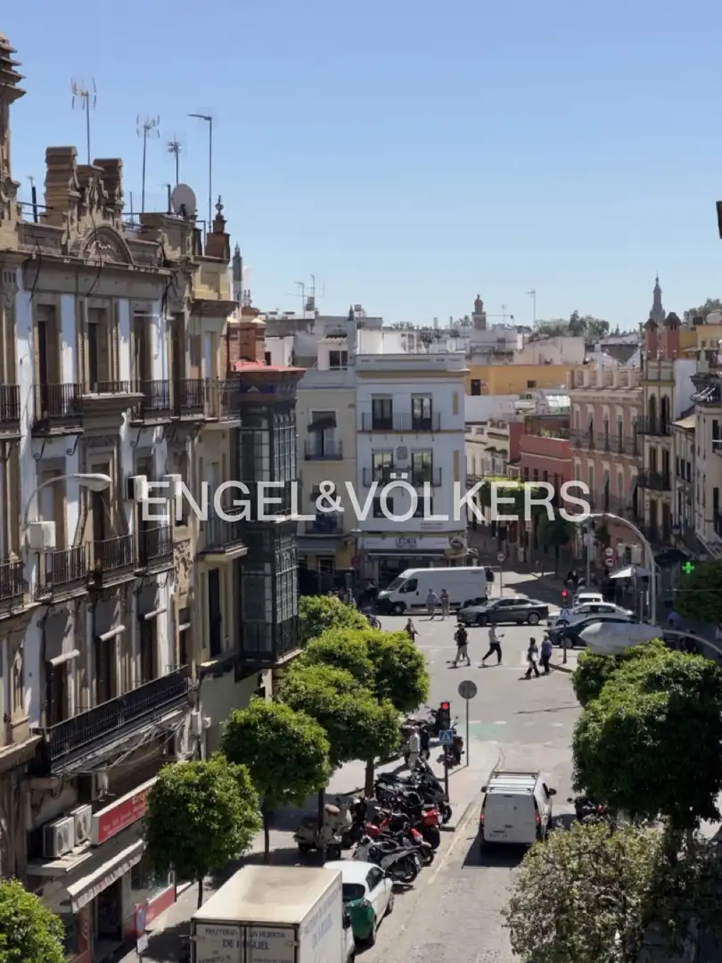 Vista exterior de Casa o xalet en venda en Sevilla amb Calefacció i Terrassa