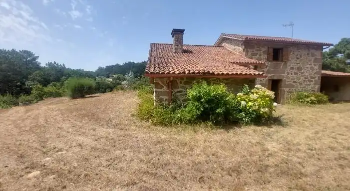 Finca rústica en venta en Barro con Jardín privado, Terraza y Amueblado