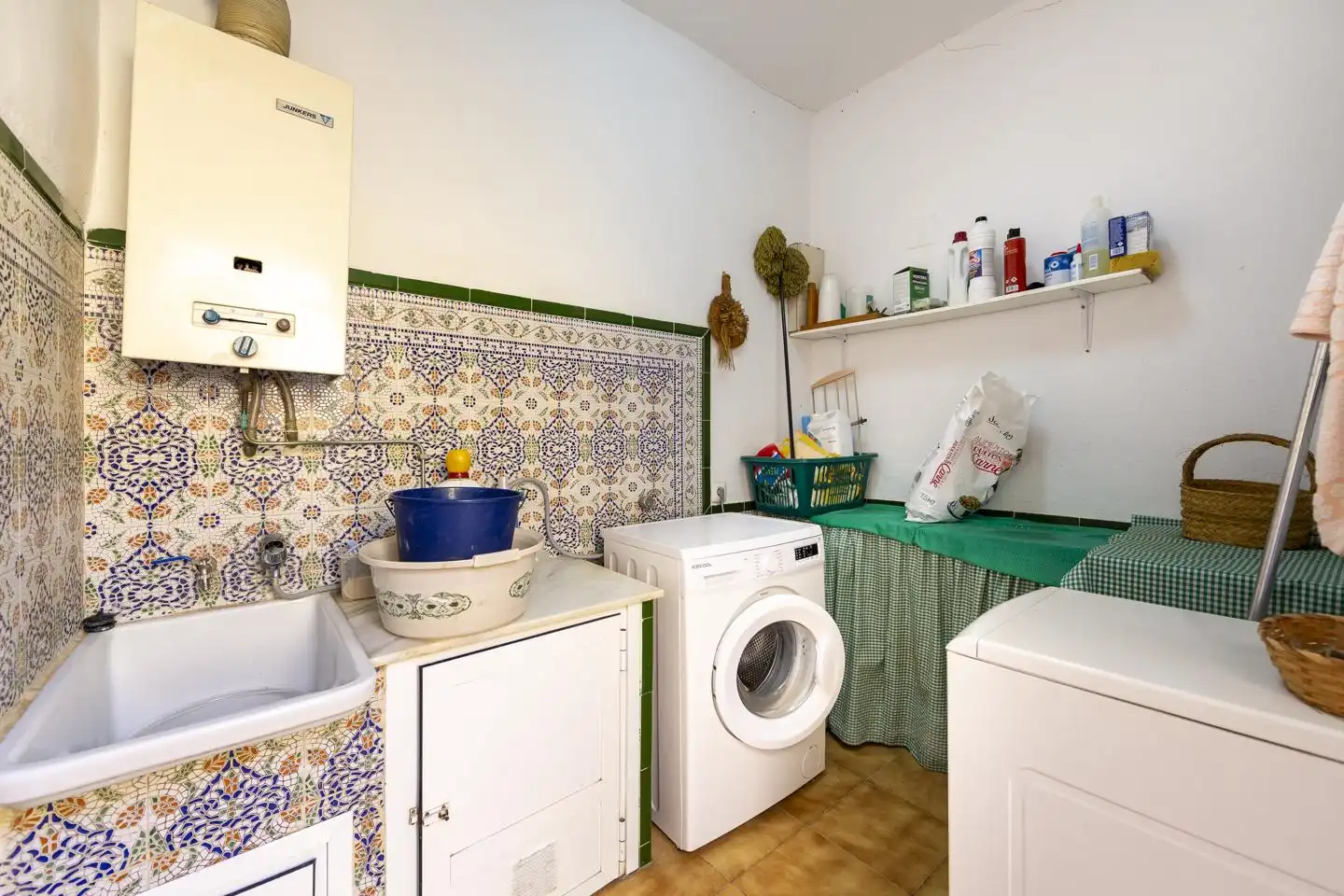 Cocina de Casa o chalet en venta en Almería con Aire acondicionado, Jardín privado y Terraza