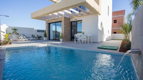 Villas independientes de 3 dormitorios con piscina, zona Los Montesinos