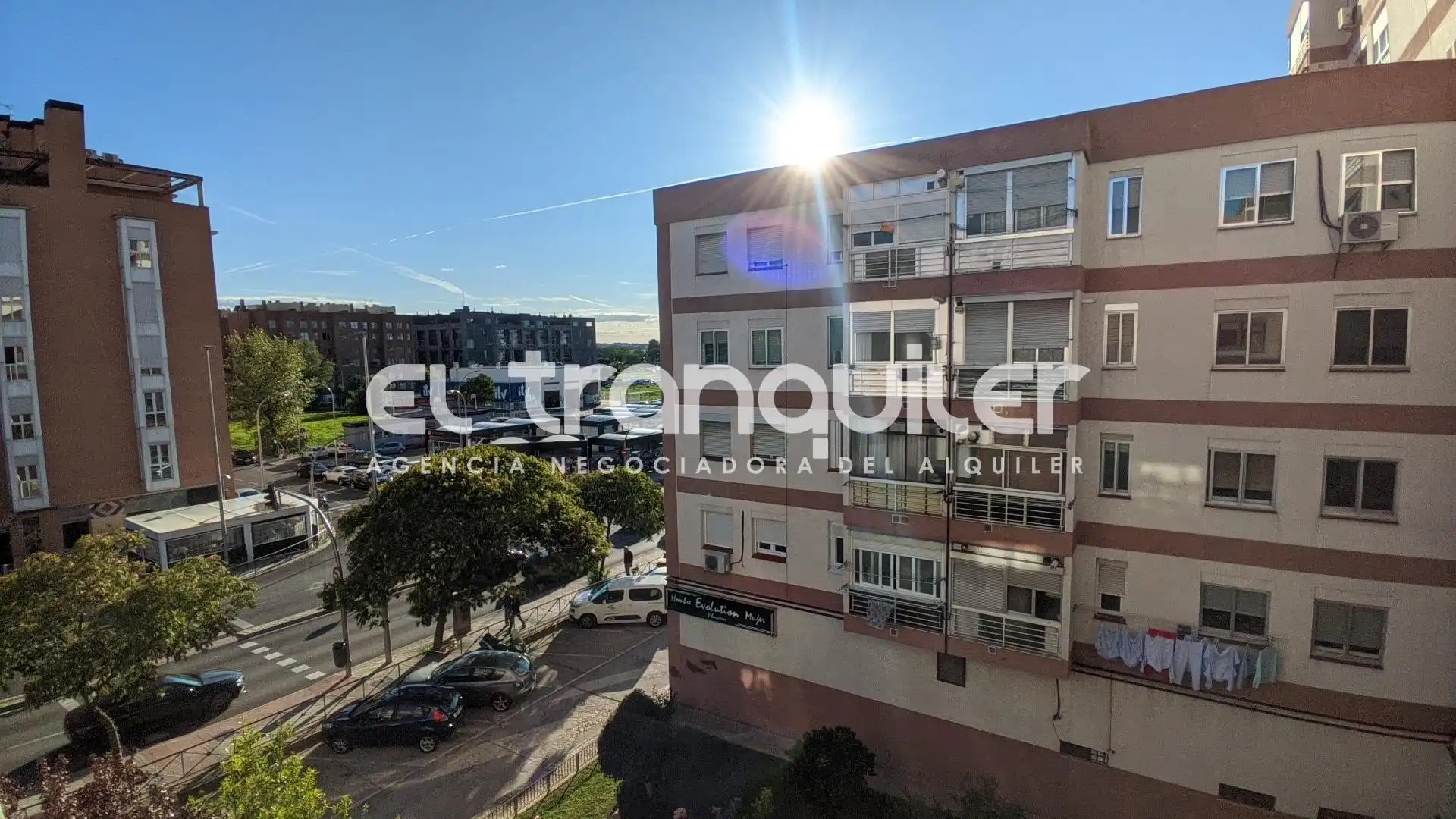Vista exterior de Pis de lloguer en Madrid amb Terrassa i Moblat