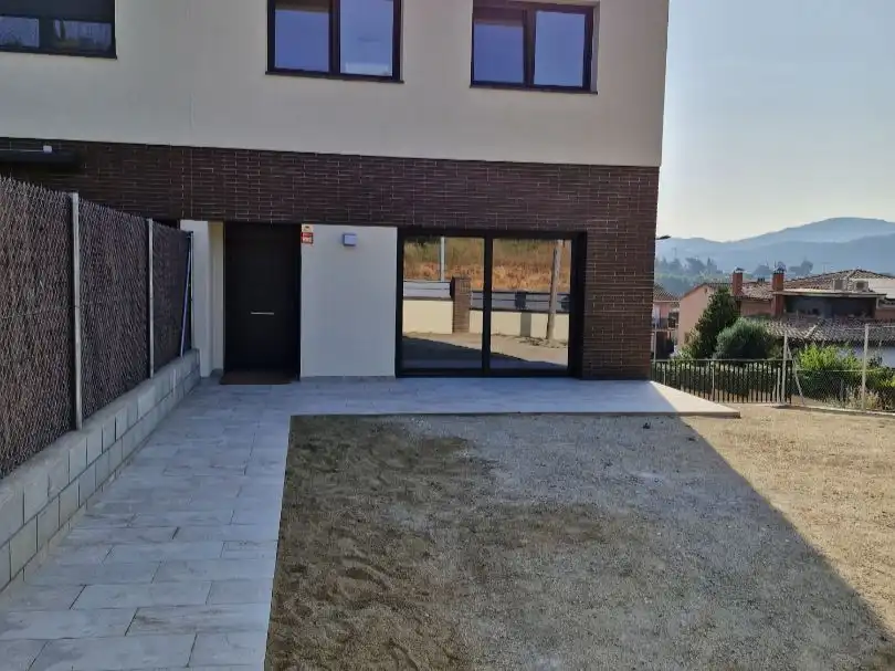 Casa aparellada amb jardí en venda a Carrer Ramon Llull 13, imagen 2