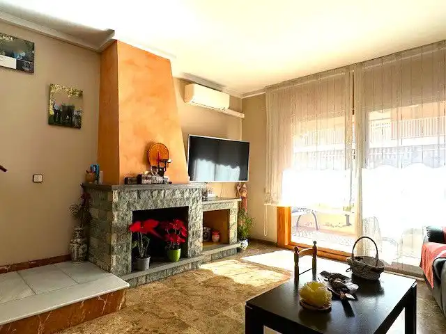 Wohnzimmer von Einfamilien-Reihenhaus zum Verkauf in Sant Boi de Llobregat mit Klimaanlage, Heizung und Terrasse